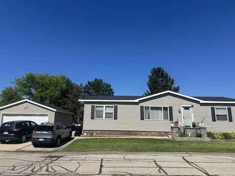 118 S Eastown Mnr, Elkhorn, WI 53121