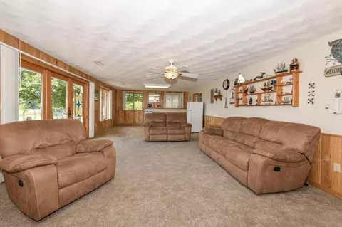 Living - 9702 W State Road 81, Newark, WI 53511 photo 4 of 4