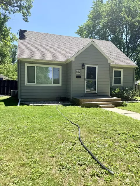 5521 W Green Tree, Milwaukee, WI 53223
