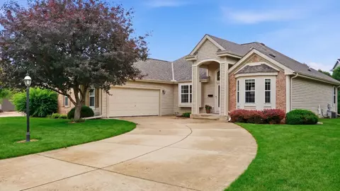 268 Lakeridge, Oconomowoc, WI 53066