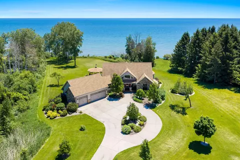 5317 S 10th, Manitowoc, WI 54220