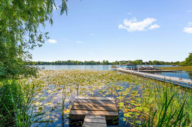1395 Lakeview, Farmington, WI 53090