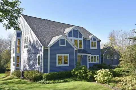 3411 W W Riv, Mequon, WI 53097