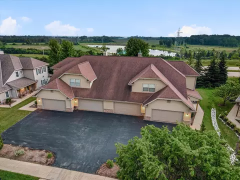 1724 New Port Vis, Grafton, WI 53024