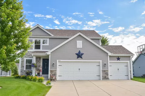 n8001 Woodland Court, Ixonia, WI 53036
