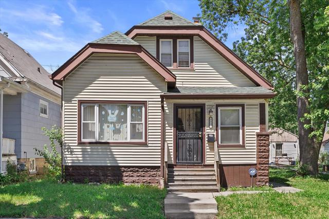 3118 W Fairmount, Milwaukee, WI 53209