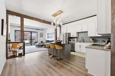 1924 N Hubbard #305, Milwaukee, WI 53212