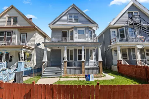 1822 W Rogers, Milwaukee, WI 53204