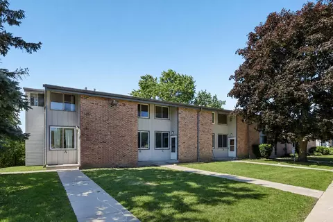 1444 Big Bnd #C, Waukesha, WI 53189