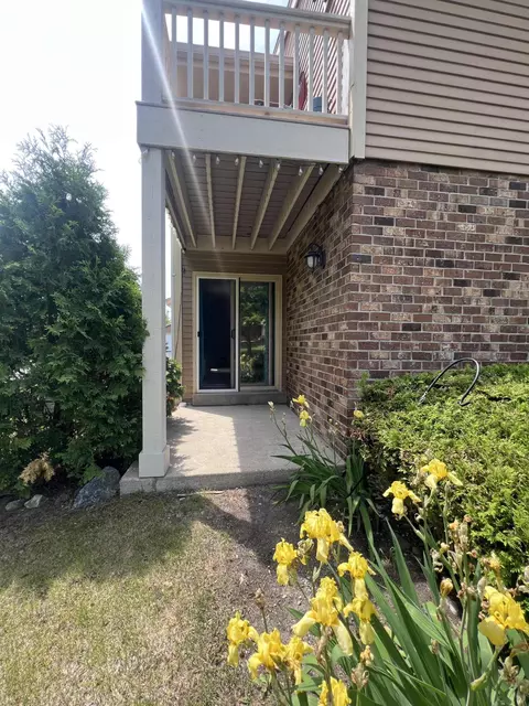 4615 S Woodland, Greenfield, WI 53220