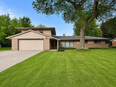 6964 N Braeburn, Glendale, WI 53209