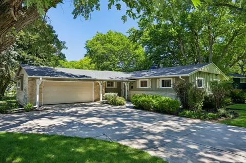601 W Grand, Thiensville, WI 53092