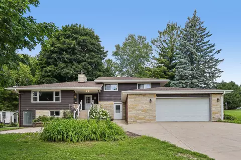w270n195 Arrowhead, Waukesha, WI 53188