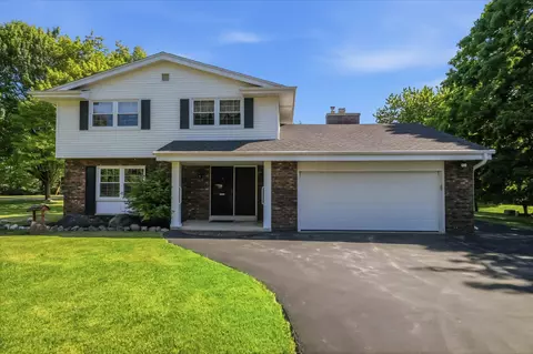 7881 Hill N Dl, Cedarburg, WI 53012