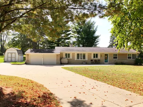 5319 W Sunnyside, Mequon, WI 53092