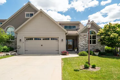 1201 Woodland Hls, Waukesha, WI 53188