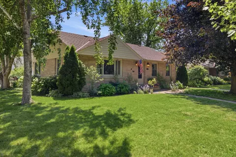 10205 W Feerick, Wauwatosa, WI 53222