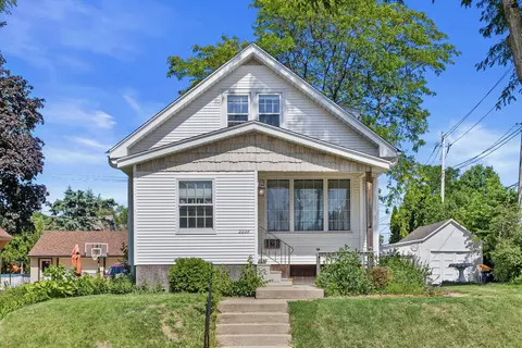 2226 S 90th, West Allis, WI 53227