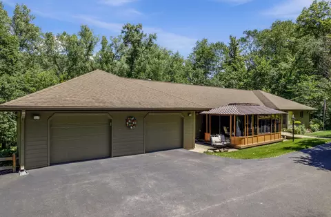 47060 Queens Cv, Dresbach, MN 55947