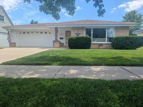 8827 W Burdick, Milwaukee, WI 53227