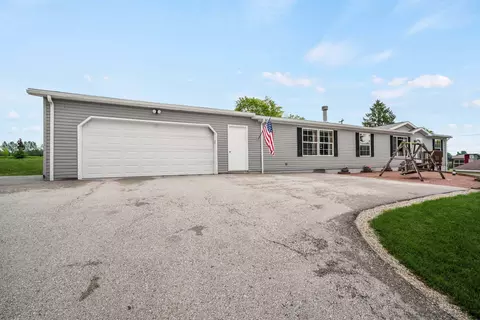 1757 Cedarview, Saint Cloud, WI 53079