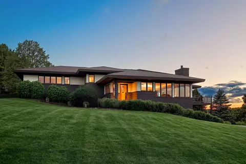 31665 County Rd 1, La Crescent, MN 55947