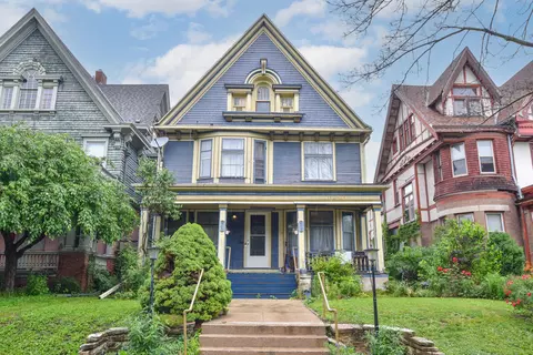 2926 W Mckinley #2928, Milwaukee, WI 53208
