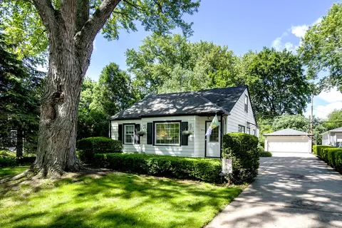 1817 N 118th, Wauwatosa, WI 53226