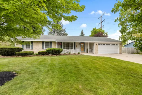 8049 N Edge O Woods, Brown Deer, WI 53223