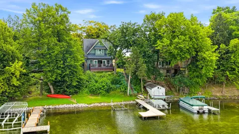 2125 N Peninsula, Summit, WI 53066