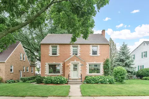 910 Harvey, Watertown, WI 53094