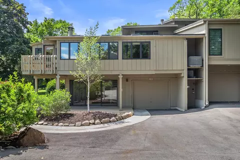 711 Thornridge #B, Fontana, WI 53125