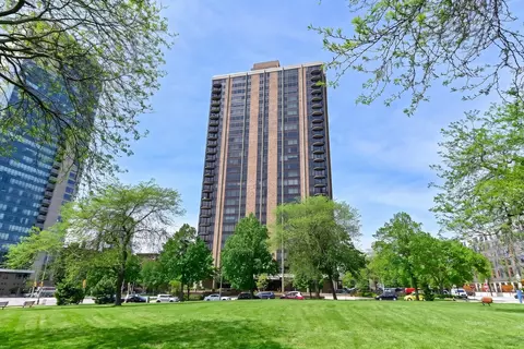929 N Astor #403, Milwaukee, WI 53202