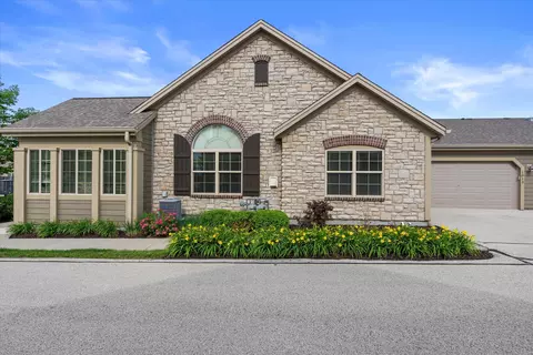 1013 Ann Marie, Oconomowoc, WI 53066
