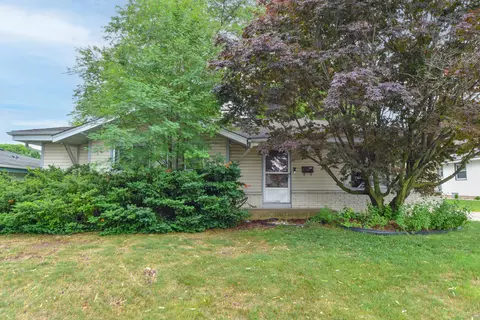 8615 W Petersik, Milwaukee, WI 53224