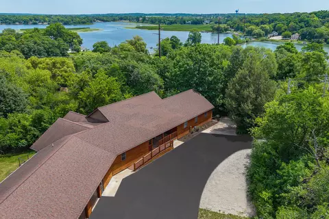 w303s10481 Sandy Bch, Mukwonago, WI 53149