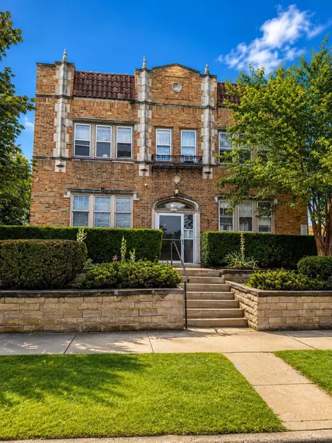 1922 N Palmer, Milwaukee, WI 53212