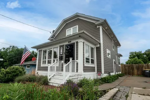 814 Buena Vis, Waukesha, WI 53188