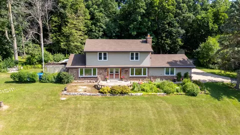 w250s4461 Center, Waukesha, WI 53189
