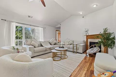 12155 W Virginia #7, Franklin, WI 53132