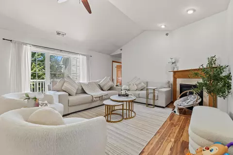 12155 W Virginia #7, Franklin, WI 53132