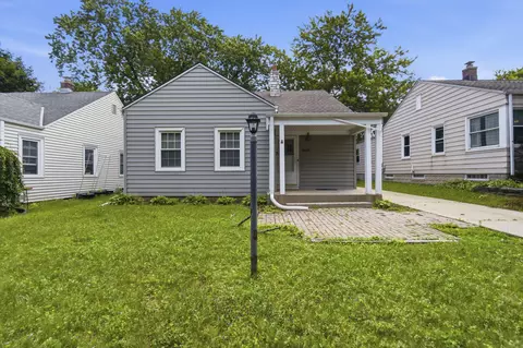 4640 N Woodruff, Whitefish Bay, WI 53211