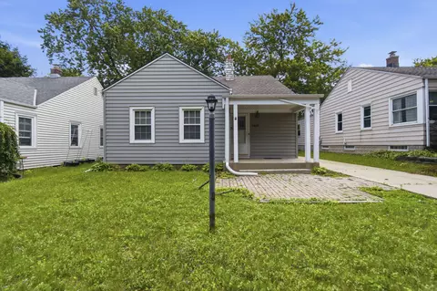 4640 N Woodruff, Whitefish Bay, WI 53211
