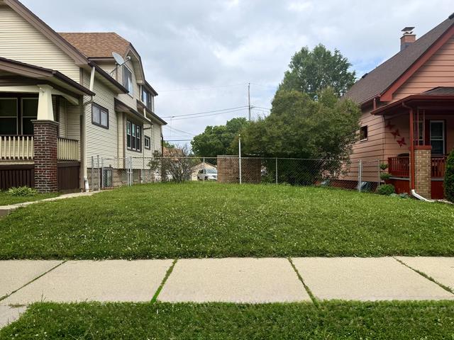 16 S 58th, West Allis, WI 53214