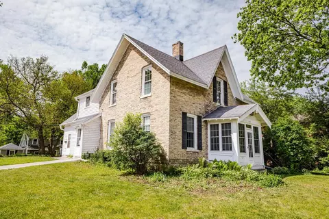 8513 W North #8515, Wauwatosa, WI 53226