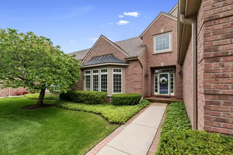 2053 W Hidden Reserve, Mequon, WI 53092