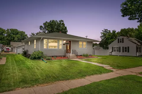 512 1st, La Crescent, MN 55947