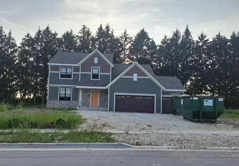 585 Hawks Rdg, Grafton, WI 53024