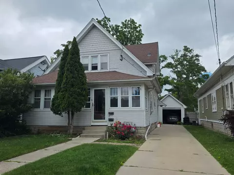 1032 Cedar, West Bend, WI 53095
