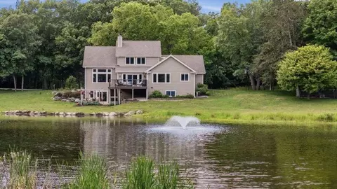960 S Wayfare, Summit, WI 53066